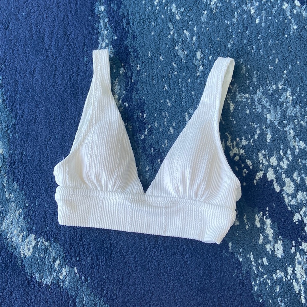 Arie BRAND NEW swim top size xxs